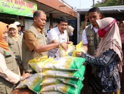 Pj Bupati Jombang Bersama Satgas Pangan dan Bulog Gelar Stabilisasi Harga Beras