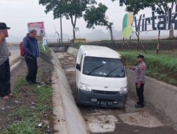 Mobil Masuk Saluran Irigasi di Purbalingga, Berikut Identitas Sopirnya