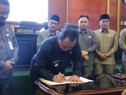 DPRD Jombang Sahkan R-PAPBD Menjadi Perda P-APBD 2024