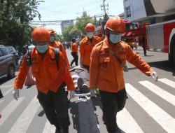 Simulasi Gempa untuk Pelajar Surabaya