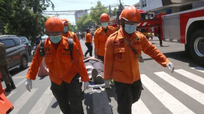 Simulasi Gempa untuk Pelajar Surabaya