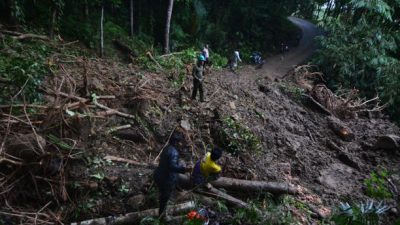 Longsor di Padang Pariaman