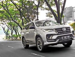 Fortuner vs Pajero Sport: Adu Kencang!