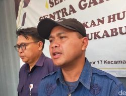 Heboh !! Tim Paslon Pilwalkot Sukabumi Sebar Amplop di Masjid