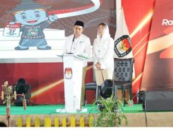 Mas Ibin dan Mbak Elim Saling Adu Strategi di Debat Perdana Blitar