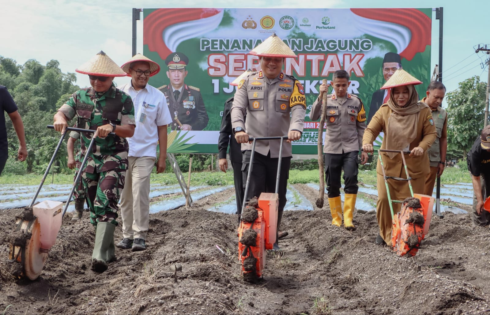 kapolres jombang tanam jagung