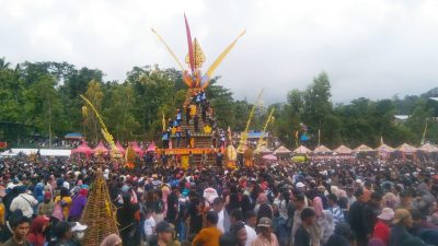 Kenduren Wonosalam 2025, Ribuan Warga Berebut Durian dari Tumpeng Raksasa