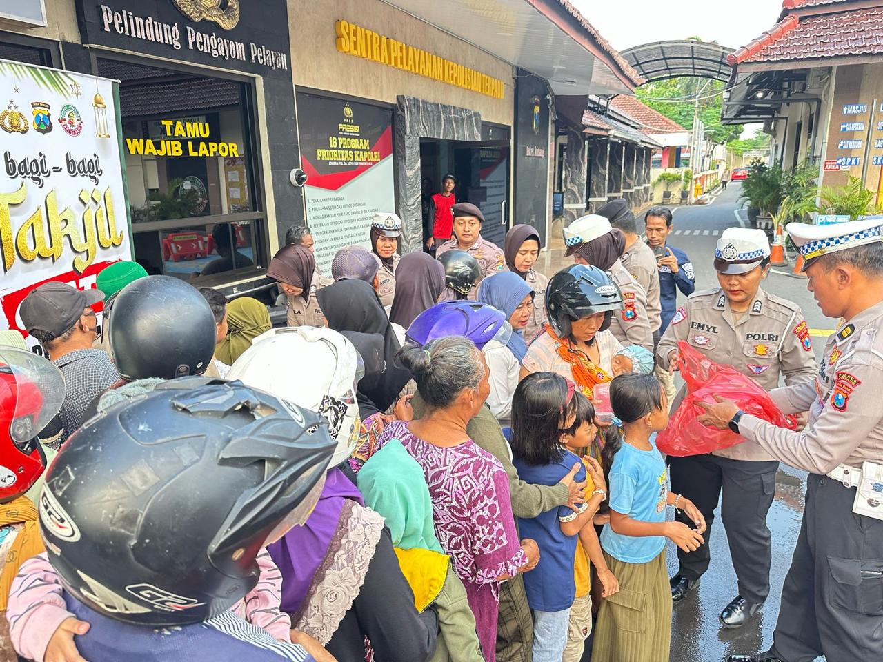 bagi takjil polres jombang