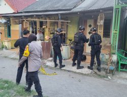 Tim Gegana Polda Jatim Lakukan Disposal Dilokasi Penemuan Mortir di Jombang