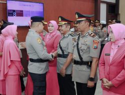 Kapolres Jombang Pimpin Upacara Sertijab Kasat Resnarkoba dan Kapolsek Jajaran