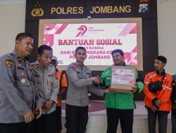 Sambut HUT Bhayangkara ke 79, Polres Jombang Gelar Bakti Kesehatan dan Bagikan Bansos