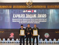 Polres Jombang Berikan Penghargaan kepada Bupati, Dandim dan Pemenang Lomba di Momen Hari Bhayangkara ke 79