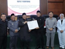 Raperda Pertanggungjawaban Pelaksanaan APBD 2024 Disahkan DPRD Jombang Menjadi Perda