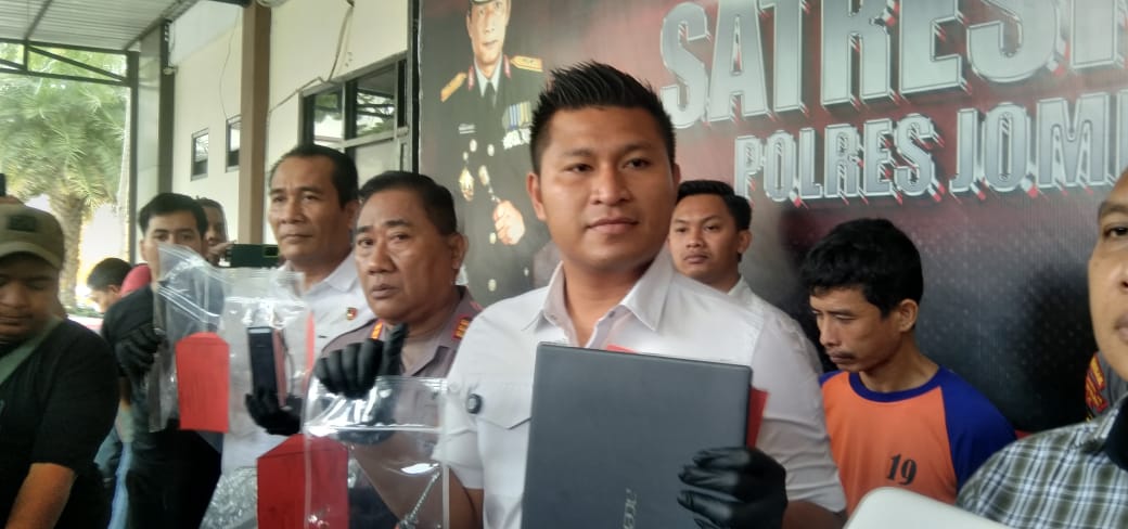 pencurian di sekolah