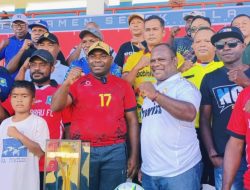 Wabup Kaimana Resmi Buka Turnamen Sepak Bola Bupati Cup III 2025