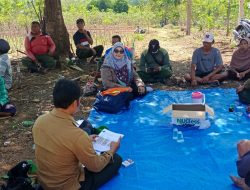 Perhutani Nganjuk Berikan Sosialisasi Pengelolaan Limbah B3 kepada LMDH dan Pesanggem