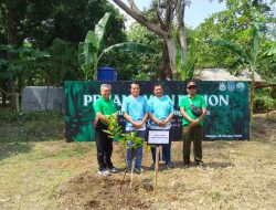 Kejagung RI Kolaborasi Dengan Perhutani, Kejari dan Pemkab Jombang Tanam Pohon