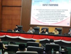 Raperda Desa Sadar Hukum, DPRD Jombang Dengarkan Pandangan Bupati