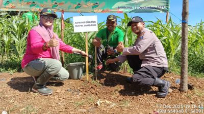 Perhutani Jombang Tanam 47 Ribu Pohon, di Hutan Lebak Jabung Bersama Muspika Wonosalam