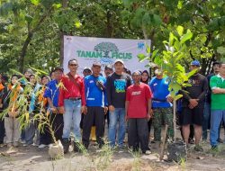 Lestarikan Sumber Air, Perhutani Nganjuk Bersama Yayaysan Ficu Indonesia Tanam Pohon