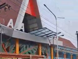 Hujan Angin, Ornamen Proyek Baru Pasar Ploso Jombang Roboh