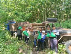 Perhutani Nganjuk Berikan Bantuan Sembako Bagi Tenaga Produksi