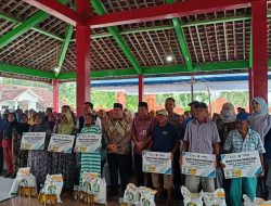 Bupati Warsubi Launching Bantuan Pangan, Tegaskan Jangan Sampai Disalahgunakan