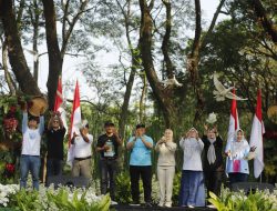 Wujudkan Jombang Hijau dan Berkelanjutan, Bupati Warsubi Beri Penghargaan Hingga Hadiah Umroh di Jombang Eco Creative 2026