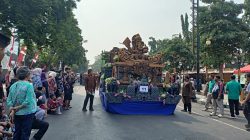 MKKS SMA/SMK/SLB Jombang Pamerkan Mobil Hias Ganesha dan Ketahanan Pangan di Karnaval HUT ke-81 RI