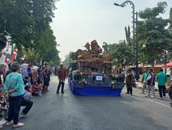 MKKS SMA/SMK/SLB Jombang Pamerkan Mobil Hias Ganesha dan Ketahanan Pangan di Karnaval HUT ke-81 RI
